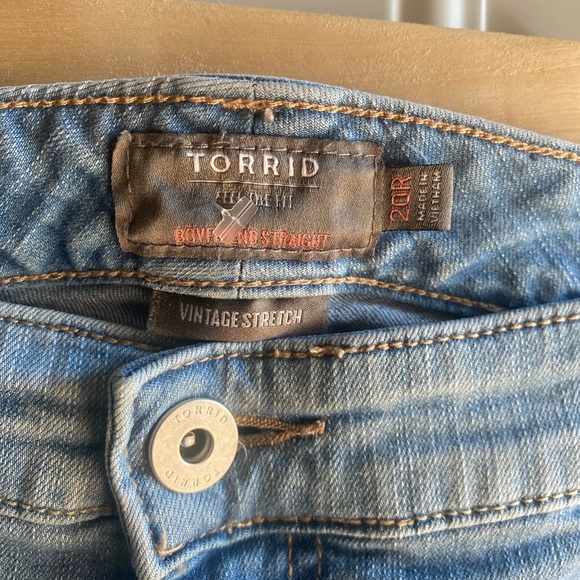 Torrid Boyfriend Straight NWOT 20R Medium Distressed Premium Stretch Mid Rise - Picture 2 of 11